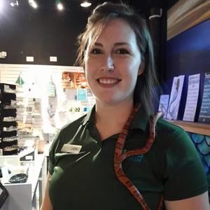 Meet your Posher, Lora